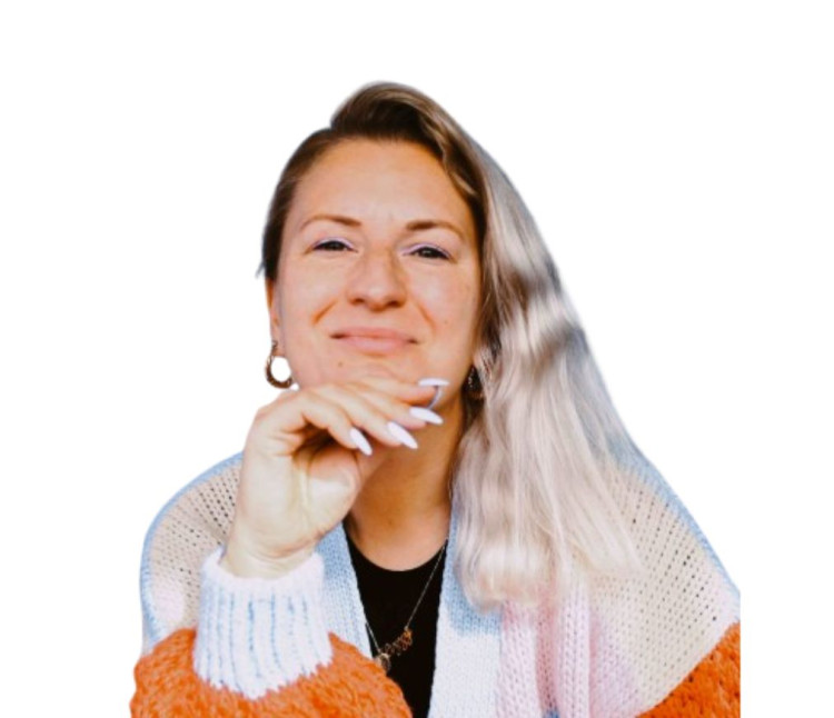 podcast-headshots-website-(15).jpg